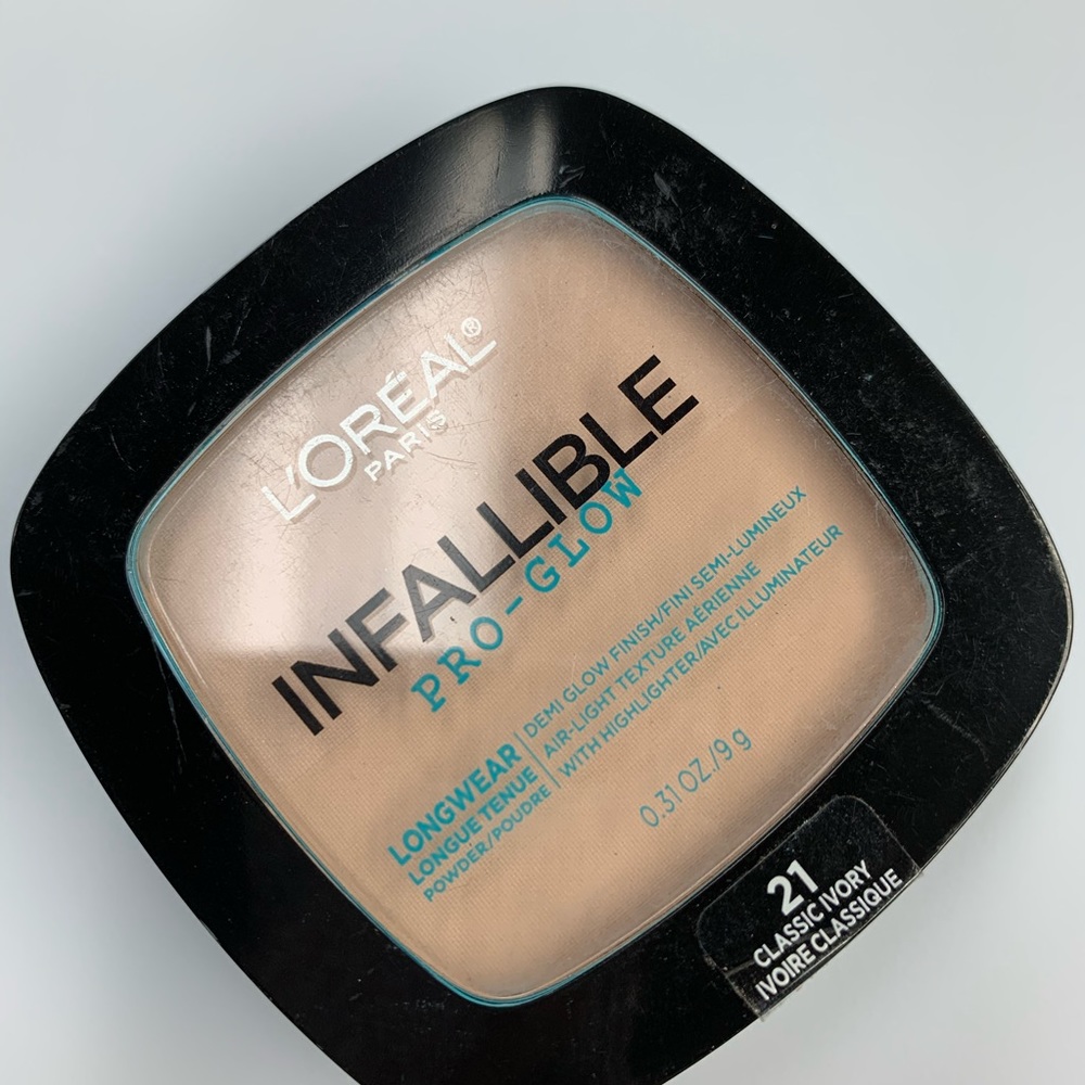 CO20-16 L’Oréal PRESSED POWDER - CLASSIC IVORY
